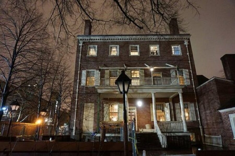 Philadelphia: Grim, Dark, and Twisted History Tour - Burial grounds and the first bank robbery: facts that make the legends make sense