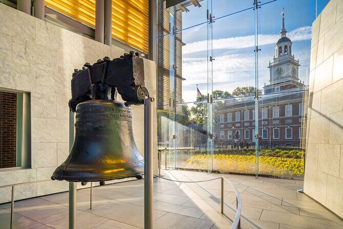 Philadelphia Historic Sites Self-Guided Walking Tour - Betsy Ross House and Christ Church: the flag story and the Sunday service link
