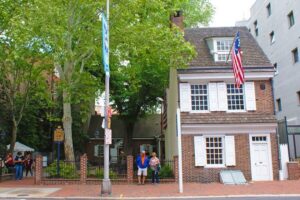 Philadelphia: History, Highlights & Revolution Walking Tour - Independence Mall to Independence National Historical Park: From Setting to Story