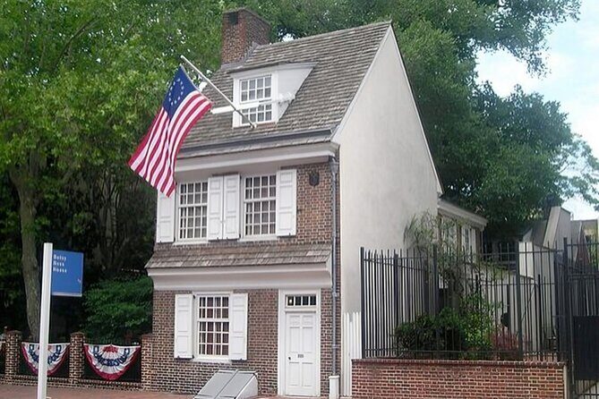 Philadelphia Must-See Private Walking Tour With A Guide - Meeting point, walking comfort, and how to plan your day