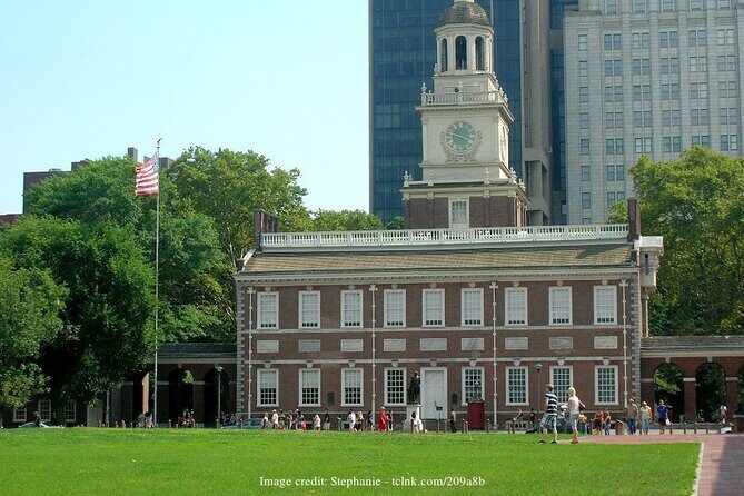 Private 2-hour Founding Fathers Tour of Philadelphia - Carpenters’ Hall and the Liberty Bell Photo Moment