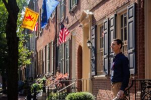 Private Philadelphia French/English Historical and Architectural Walking Tour - Independence National Historical Park: Liberty Bell, Independence Hall, and the George Washington House site